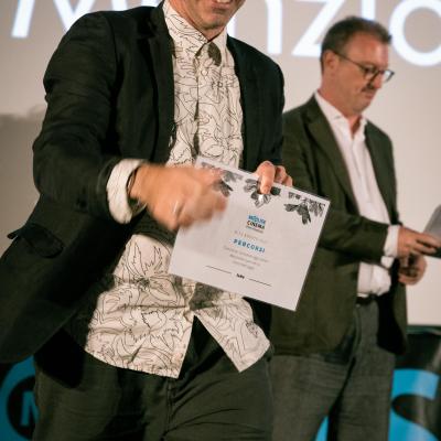 A Seconda Menzione Speciale Stata Assegnata Per La Sceneggiatura Al Film Seme Di Lucia Bulgheroni Ritira Il Premio Il Regista Nicola Prosatore