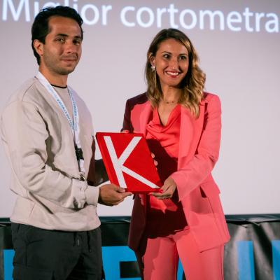 Premio Del Pubblico Corti Piece By Piece Di Raza Rasouli Austria Iran Riceve La K Con La Sindaca Sabrina Lallitto