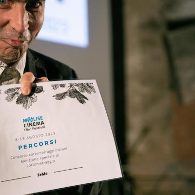 Seconda Menzione Speciale A Seconda Menzione Speciale Stata Assegnata Per La Sceneggiatura Al Film Seme Di Lucia Bulgheroni. Ritira Il Premio Il Regista Nicola Prosatore